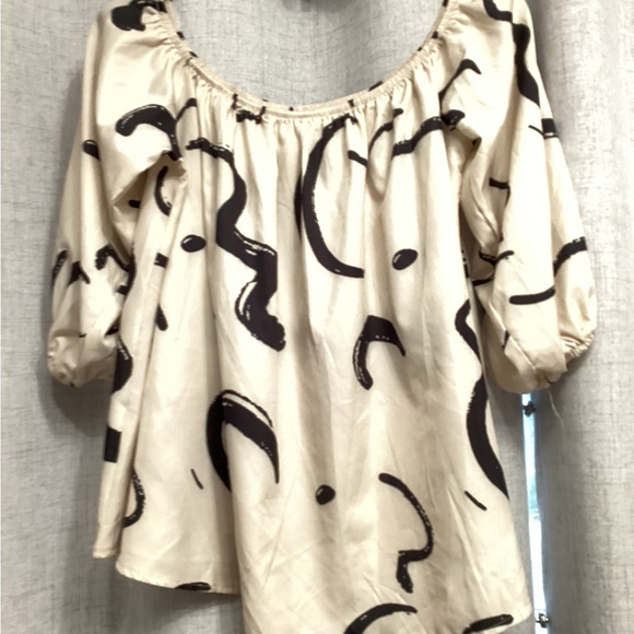 Elegant Cream and Black Women's Top - Picture 2 of 7